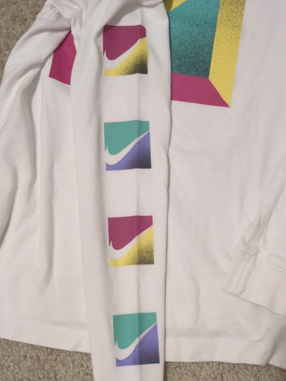 NEW Nike Graphic Tee Kids